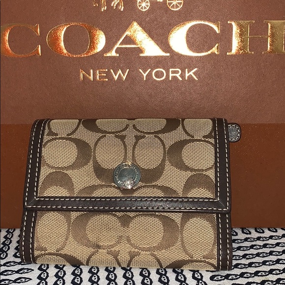 Coach Handbags - Coach Leather trifold wallet